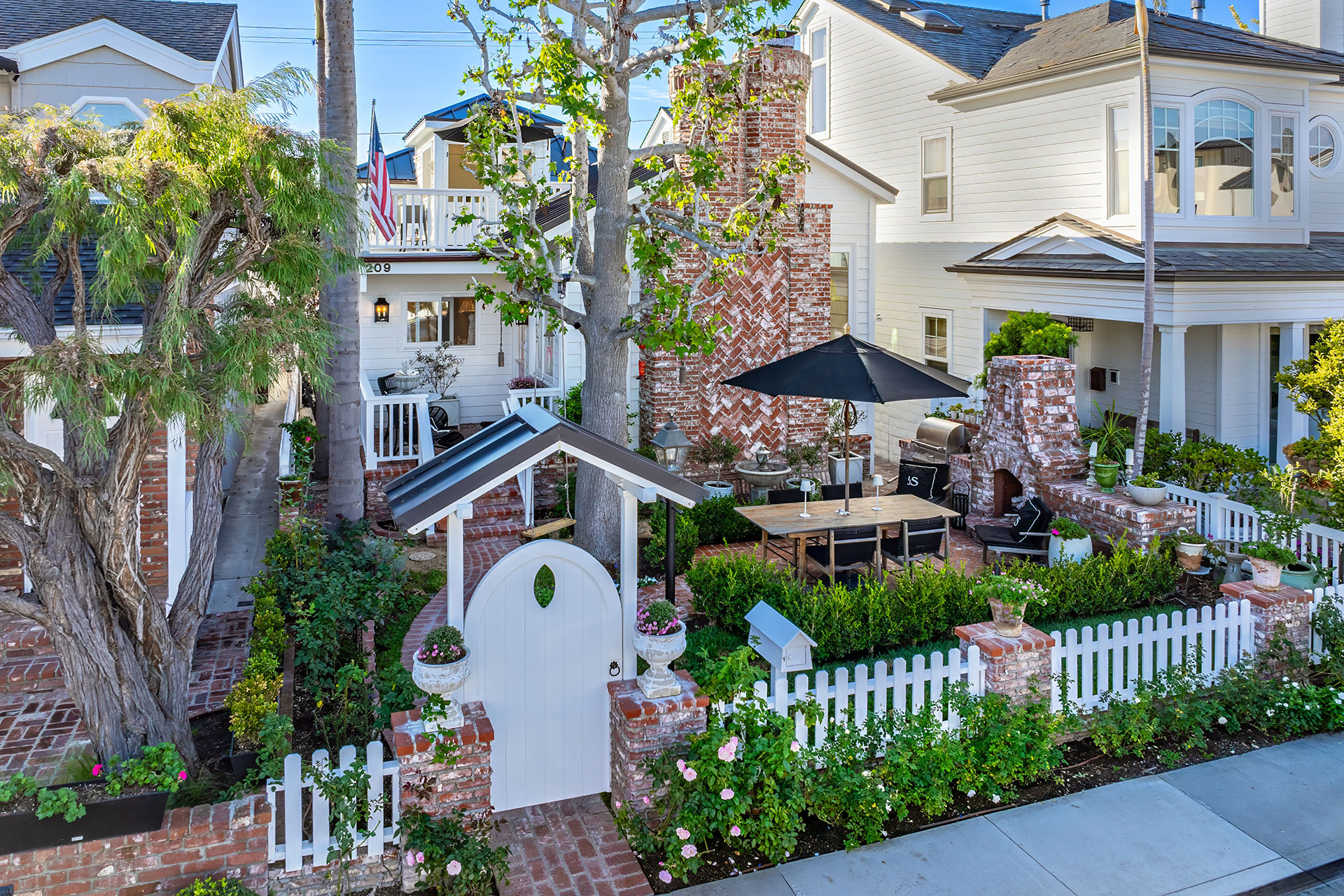 209 Diamond Balboa Island home - photo 32