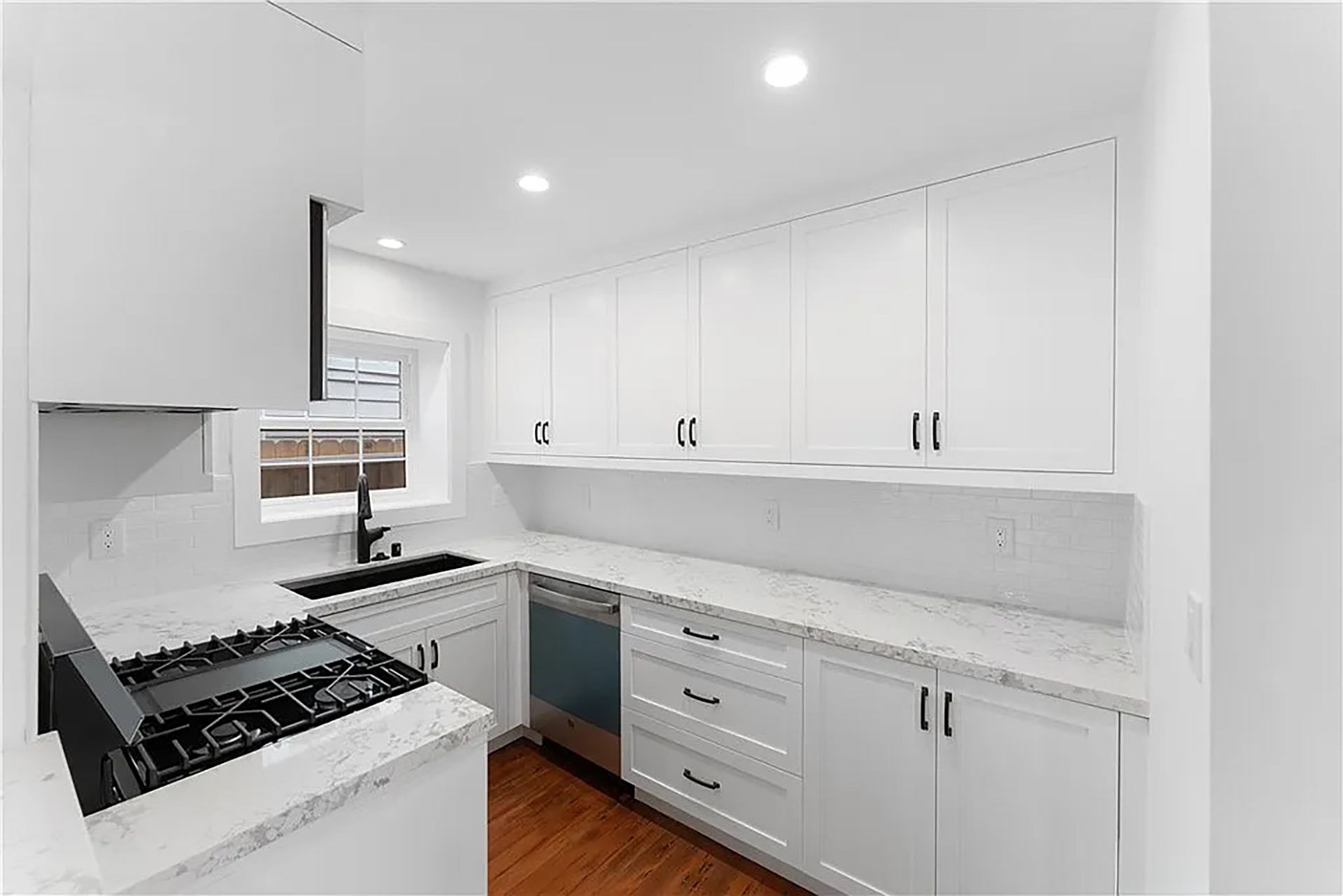 227 Coral Balboa Island home - photo 17